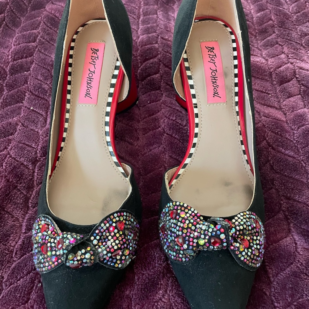 Betsey Johnson Black Embellished Women's Shoes w/ Heart Shaped Heels